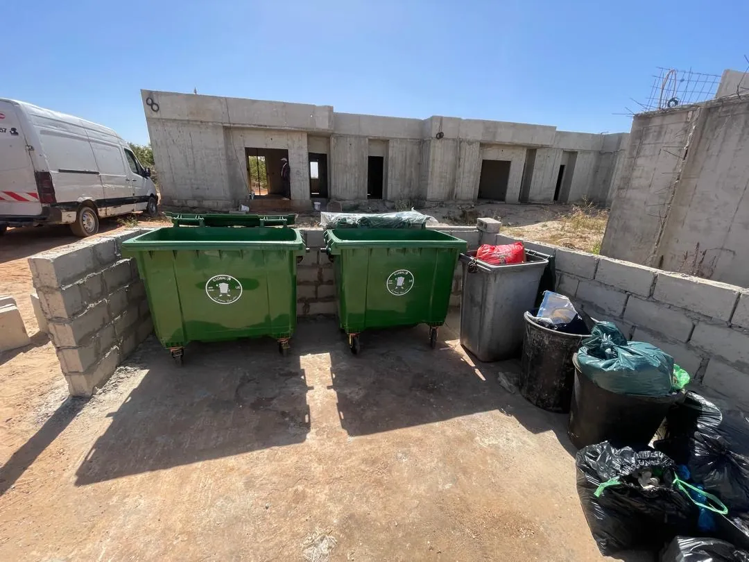 Conteneurs livrés sur un chantier